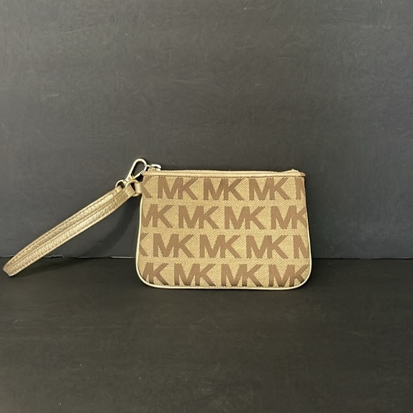 MICHAEL KORS SIGNATURE LOGO WALLET WRISTLET - Picture 2 of 5